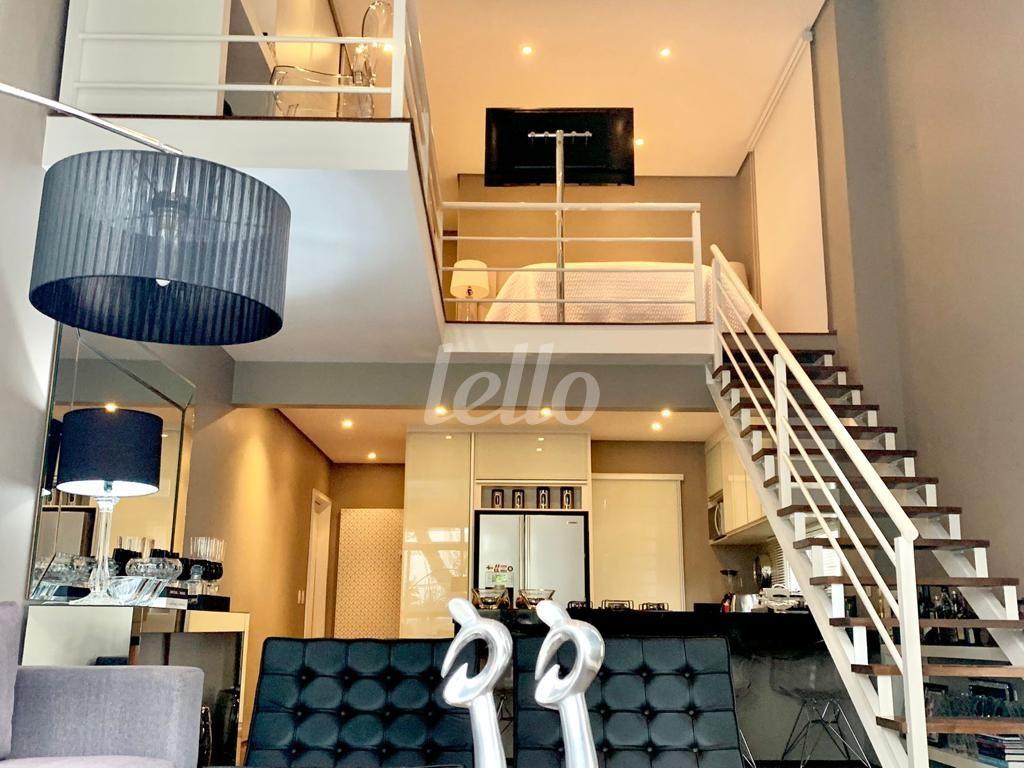 SALA de Apartamento à venda, Padrão com 90 m², 1 quarto e 2 vagas em Cerqueira César - São Paulo