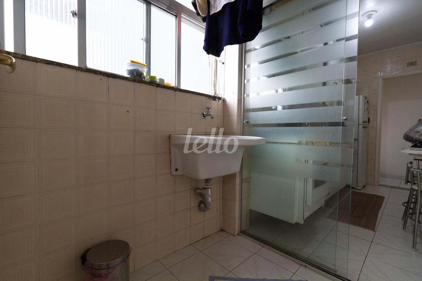 AREA DE SERVIÇO de Apartamento para alugar, Padrão com 55 m², 2 quartos e 2 vagas em Vila Bertioga - São Paulo