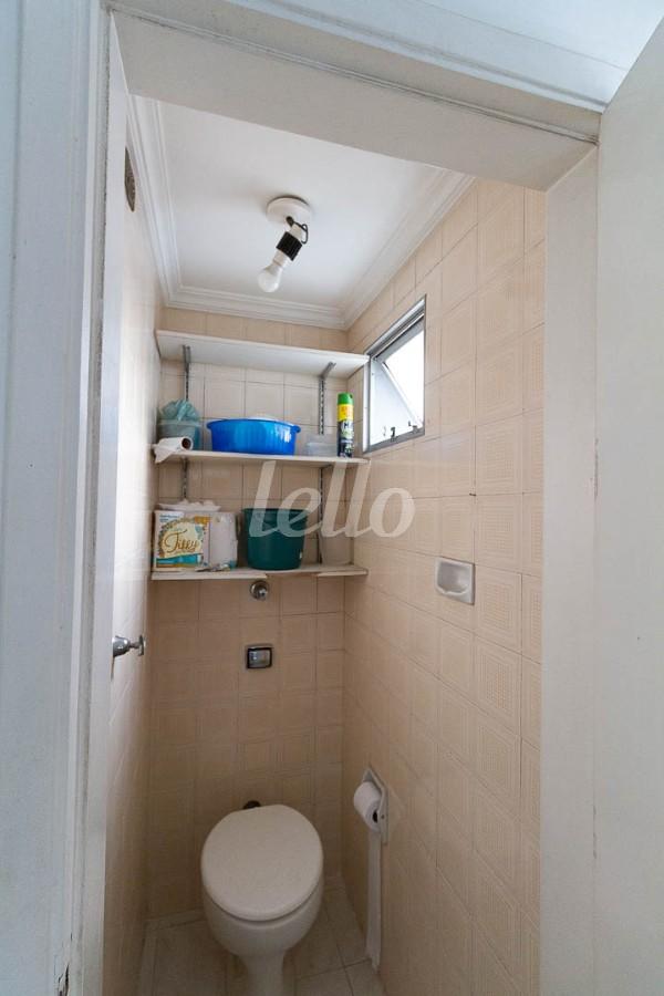 BANHEIRO DE SERVIÇO de Apartamento para alugar, Padrão com 55 m², 2 quartos e 2 vagas em Vila Bertioga - São Paulo