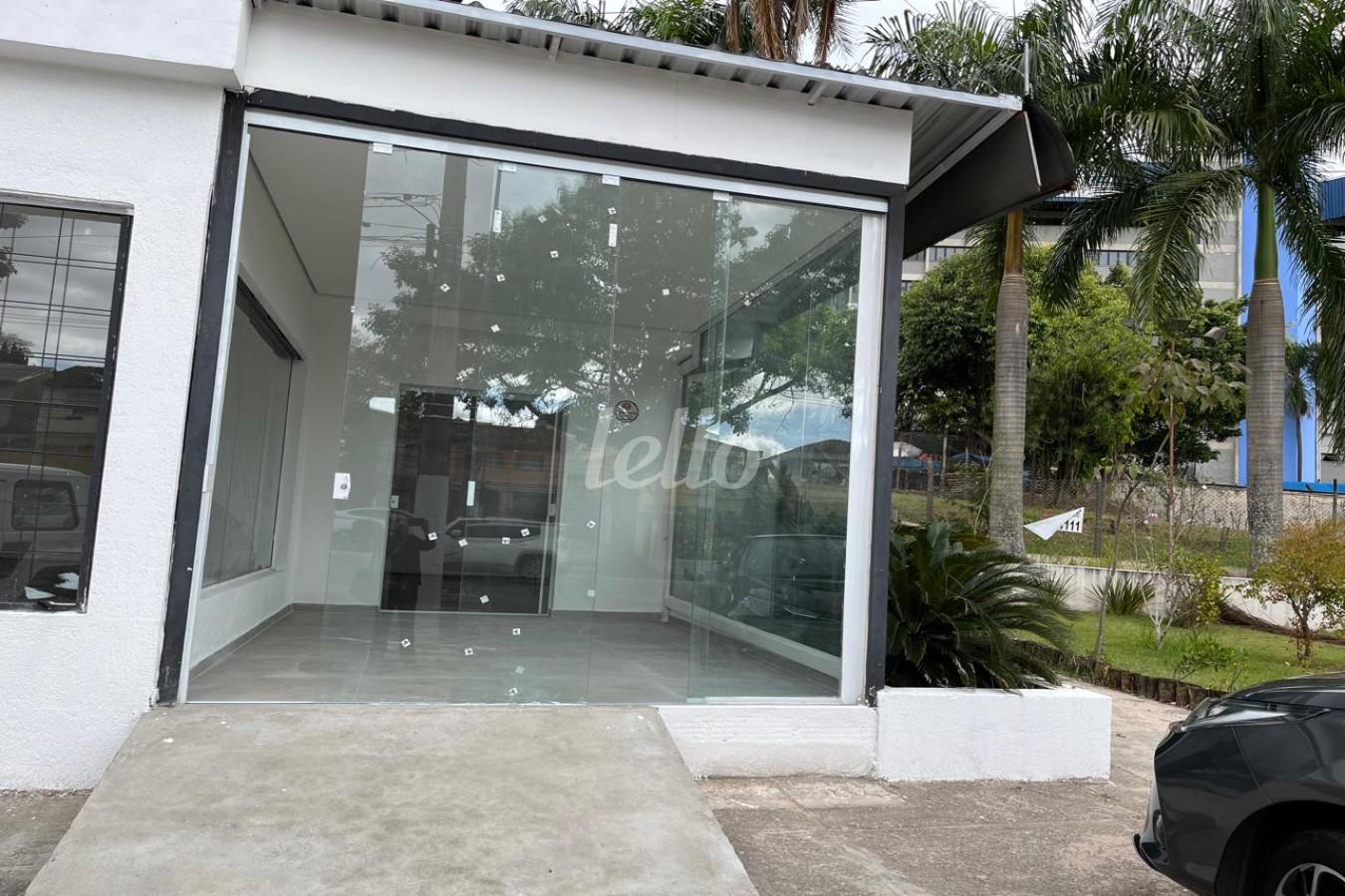 FACHADA de Casa para alugar, sobrado com 319 m², e 6 vagas em Jardim Piratininga - Osasco