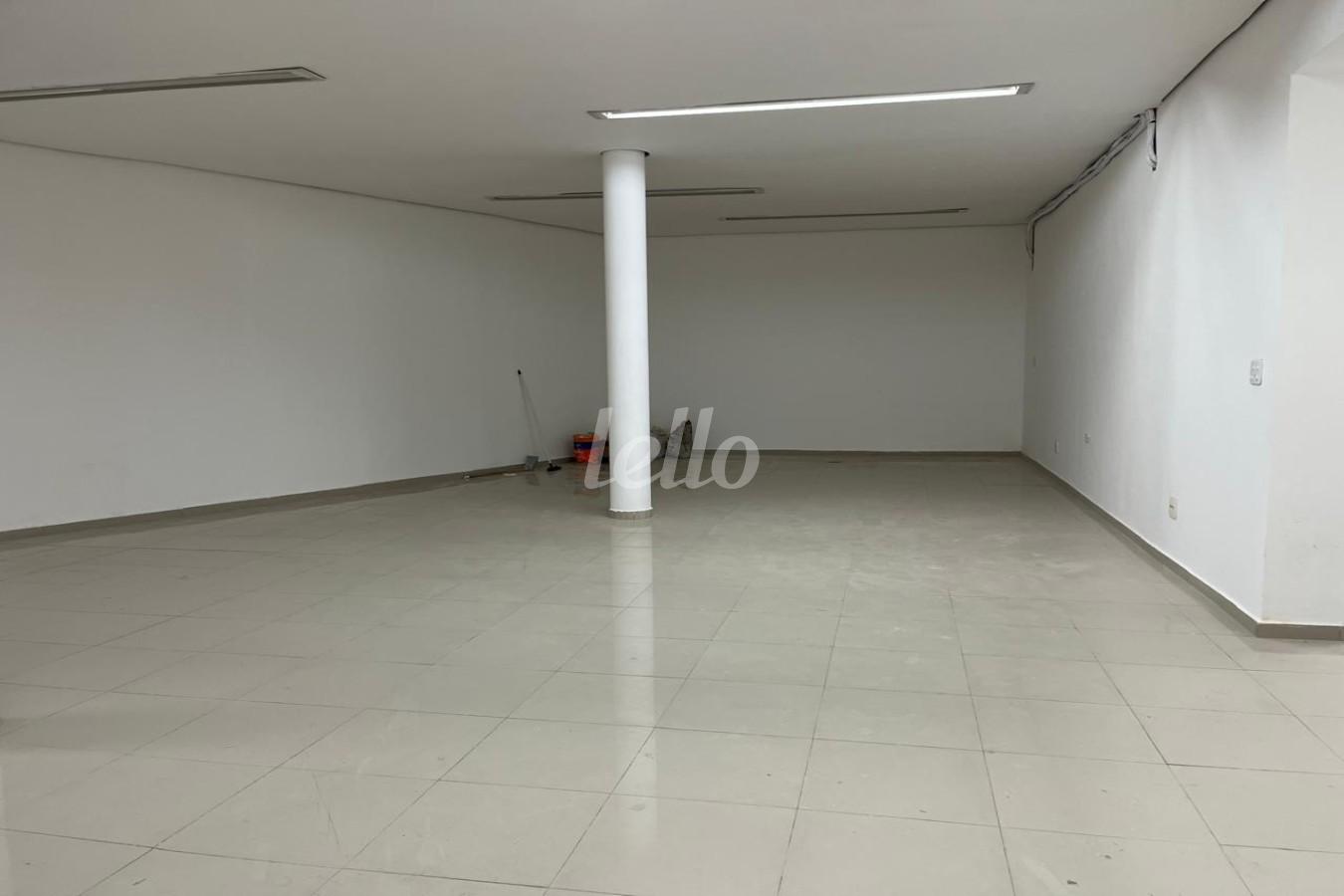 SALA de Casa para alugar, sobrado com 319 m², e 6 vagas em Jardim Piratininga - Osasco