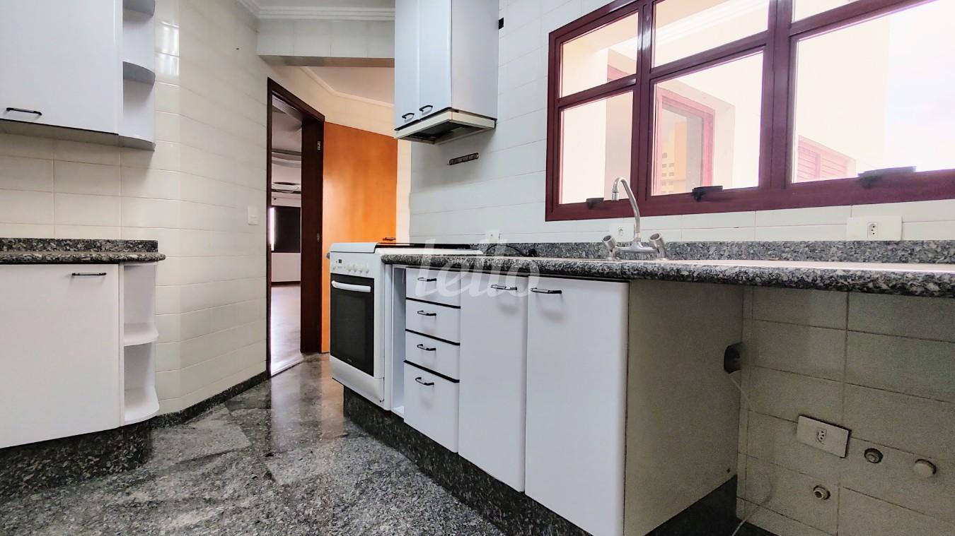 COZINHA de Apartamento à venda, Padrão com 141 m², 3 quartos e 2 vagas em Vila Bertioga - São Paulo