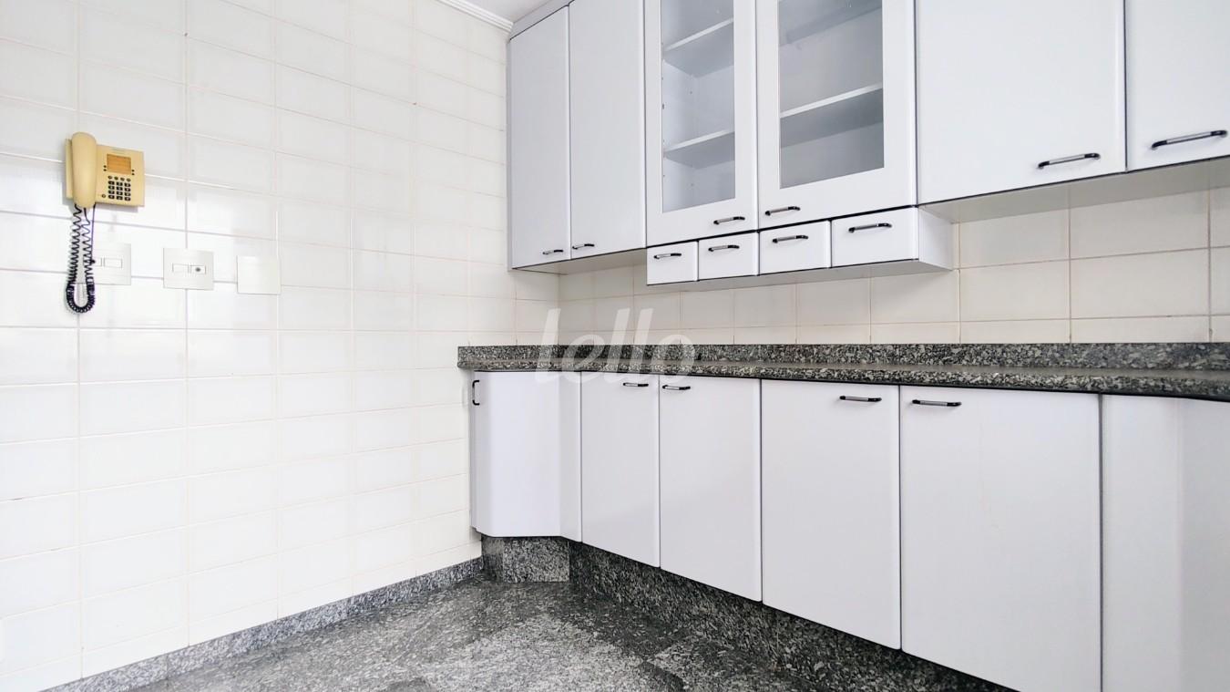 SALA DE ALMOÇO de Apartamento à venda, Padrão com 141 m², 3 quartos e 2 vagas em Vila Bertioga - São Paulo