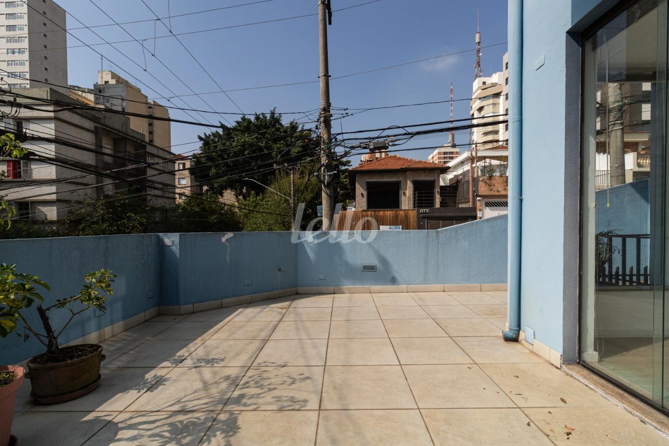 VARANDA de Casa para alugar, sobrado com 200 m², 3 quartos e 3 vagas em Sumaré - São Paulo