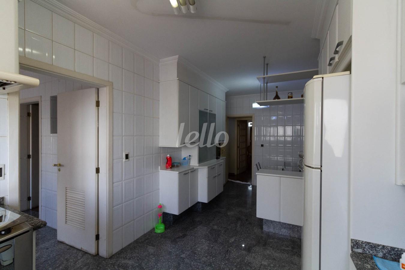 COZINHA de Apartamento à venda, Padrão com 248 m², 3 quartos e 4 vagas em Santo Antônio - São Caetano do Sul