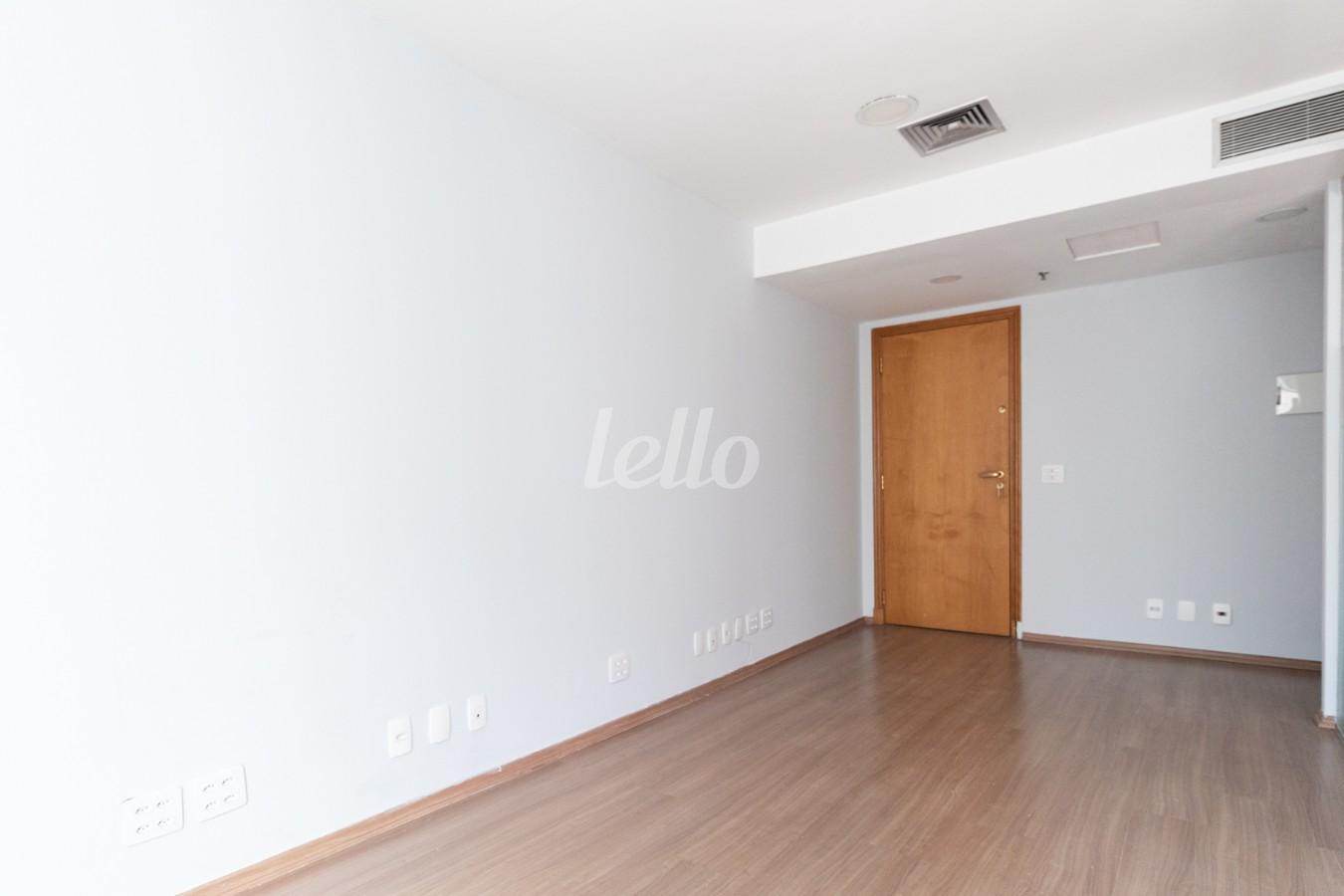 SALA de Sala / Conjunto para alugar, Padrão com 32 m², e 1 vaga em Vila Olímpia - São Paulo