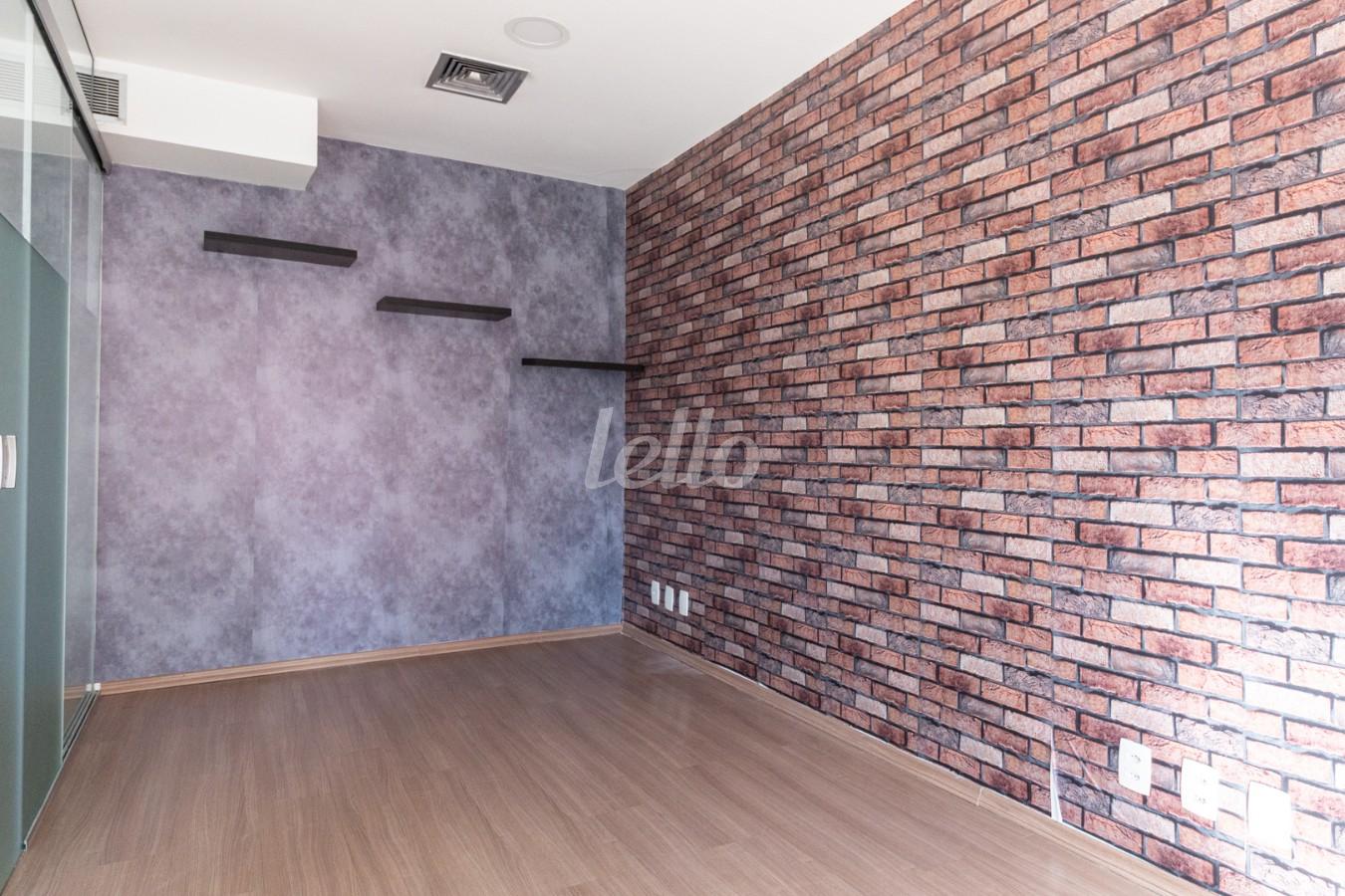 SALA de Sala / Conjunto para alugar, Padrão com 32 m², e 1 vaga em Vila Olímpia - São Paulo