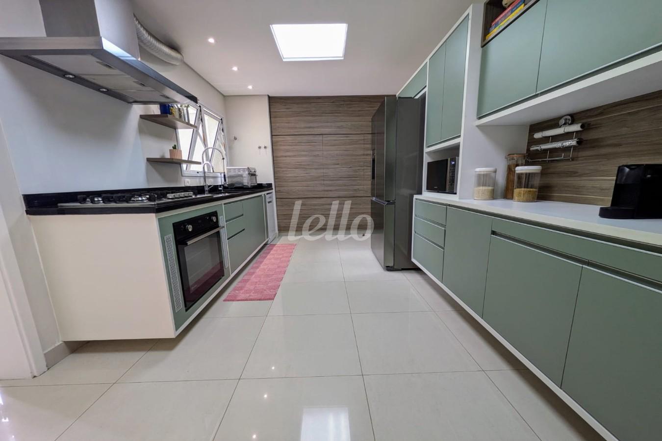 COZINHA de Apartamento à venda, Padrão com 262 m², 4 quartos e 3 vagas em Vila Congonhas - São Paulo