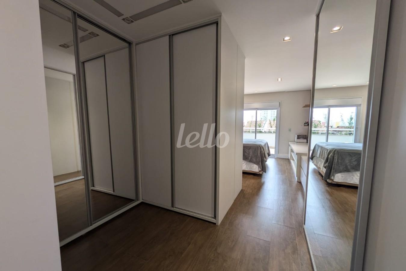 DORMITÓRIO de Apartamento à venda, Padrão com 262 m², 4 quartos e 3 vagas em Vila Congonhas - São Paulo