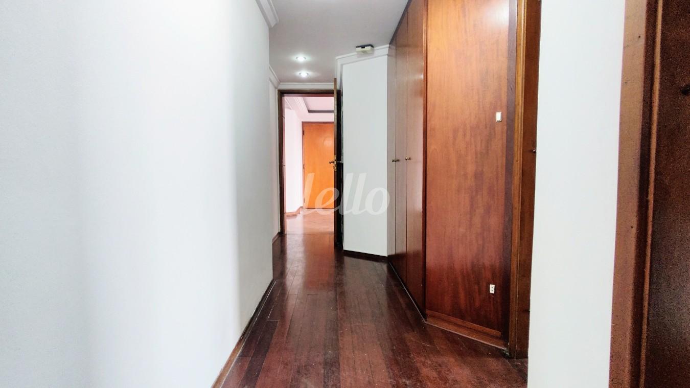 HALL DE DISTRIBUIÇÃO de Apartamento à venda, Padrão com 141 m², 3 quartos e 2 vagas em Vila Bertioga - São Paulo