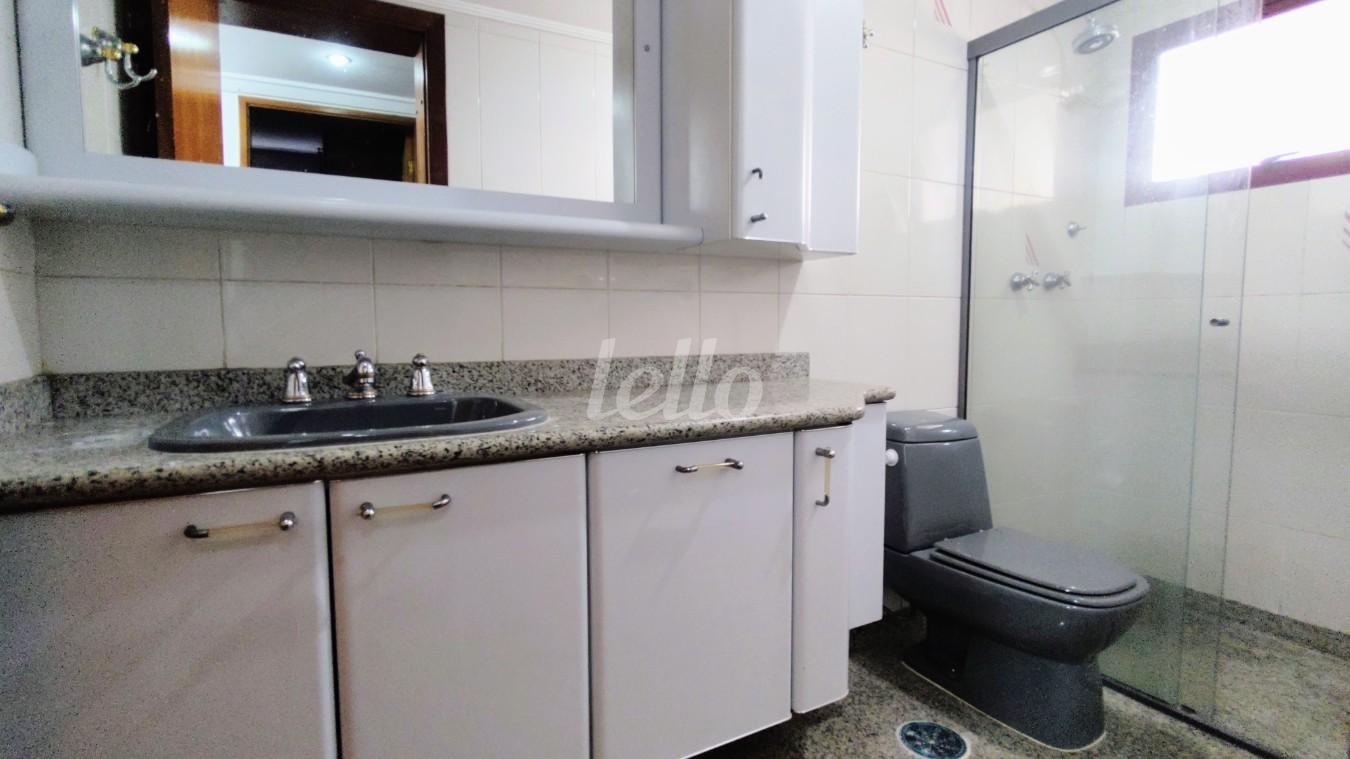 BANHEIRO SOCIAL de Apartamento à venda, Padrão com 141 m², 3 quartos e 2 vagas em Vila Bertioga - São Paulo