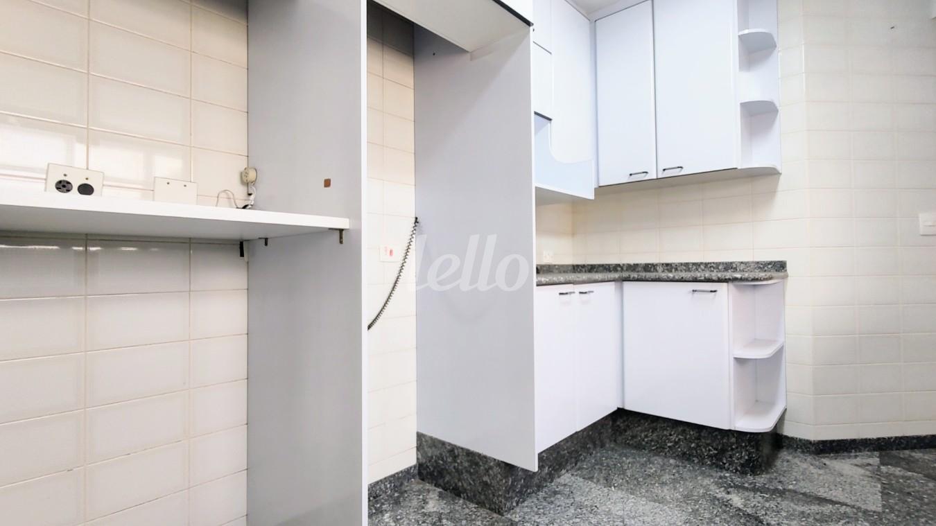 COZINHA de Apartamento à venda, Padrão com 141 m², 3 quartos e 2 vagas em Vila Bertioga - São Paulo