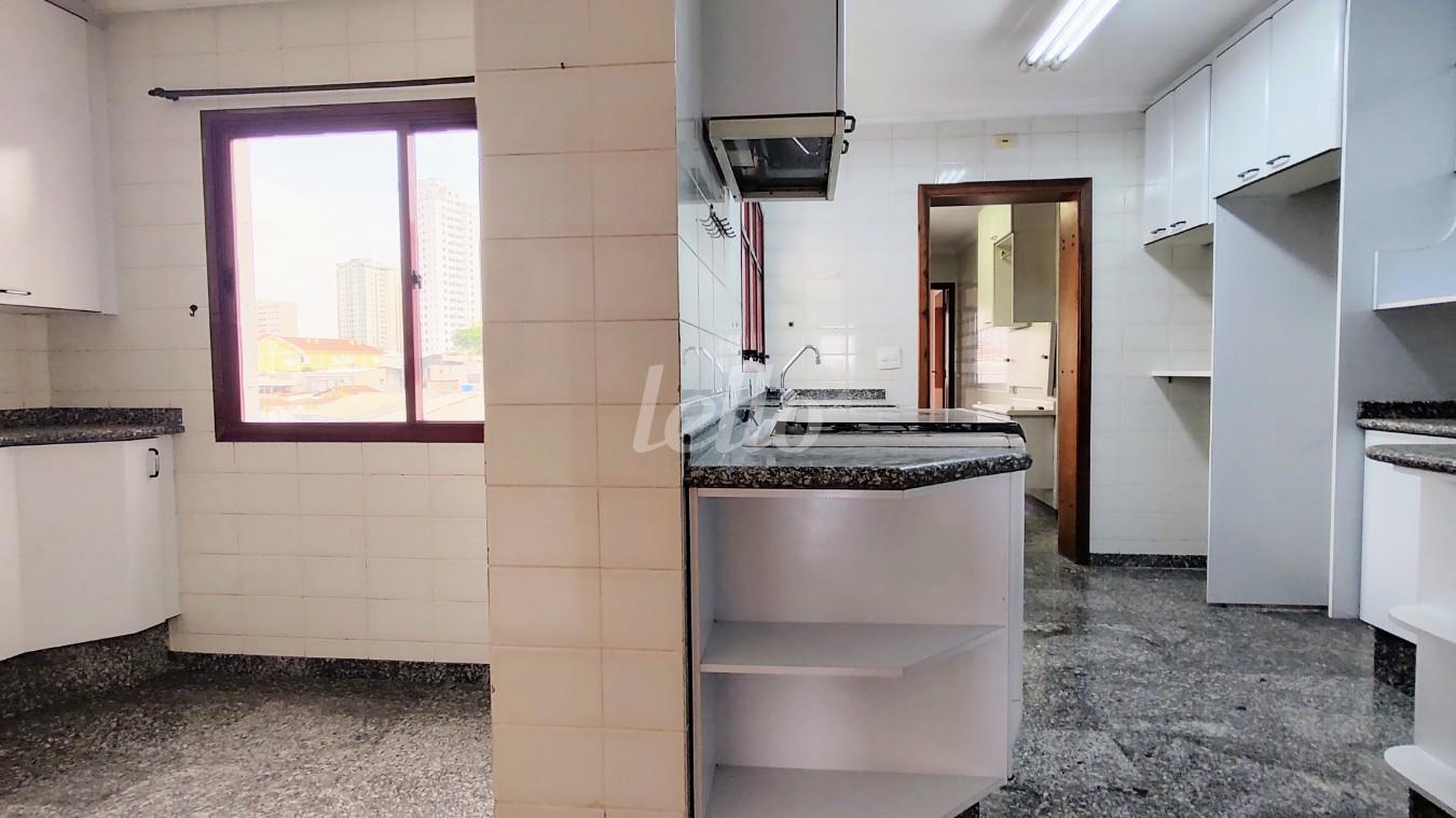 SALA DE ALMOÇO E COZINHA de Apartamento à venda, Padrão com 141 m², 3 quartos e 2 vagas em Vila Bertioga - São Paulo