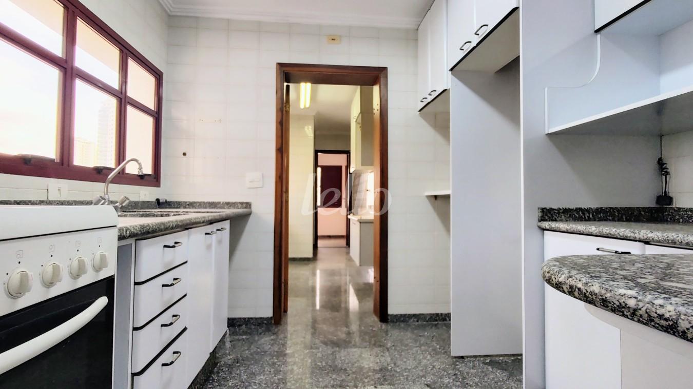 COZINHA de Apartamento à venda, Padrão com 141 m², 3 quartos e 2 vagas em Vila Bertioga - São Paulo