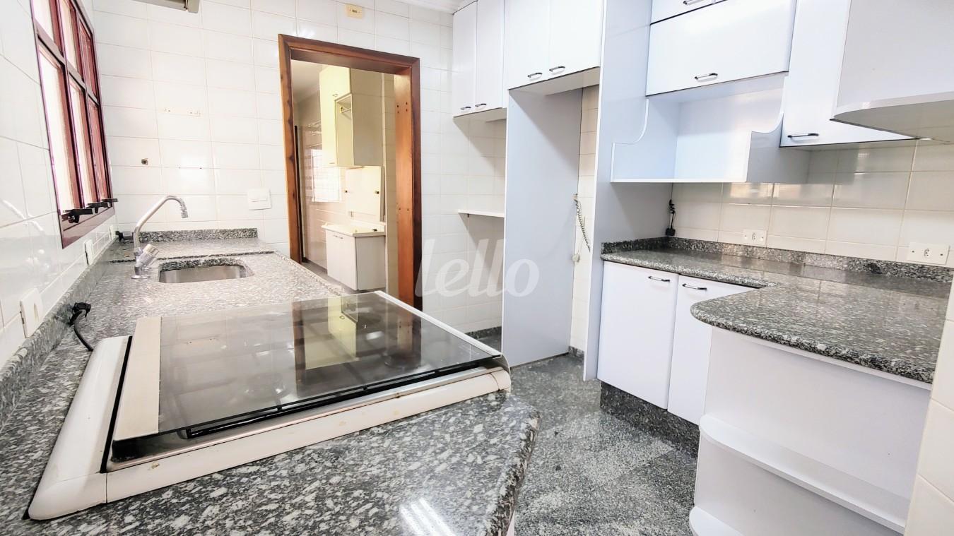 COZINHA de Apartamento à venda, Padrão com 141 m², 3 quartos e 2 vagas em Vila Bertioga - São Paulo