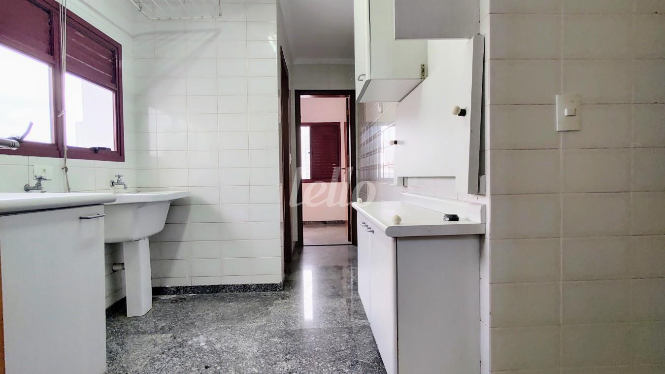 ÁREA DE SERVIÇO de Apartamento à venda, Padrão com 141 m², 3 quartos e 2 vagas em Vila Bertioga - São Paulo