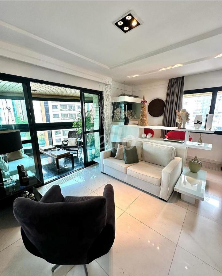 SALA DE ESTAR de Apartamento à venda, Padrão com 200 m², 4 quartos e 5 vagas em Vila Gomes Cardim - São Paulo