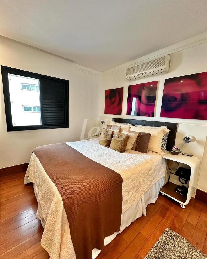 QUARTO de Apartamento à venda, Padrão com 200 m², 4 quartos e 5 vagas em Vila Gomes Cardim - São Paulo