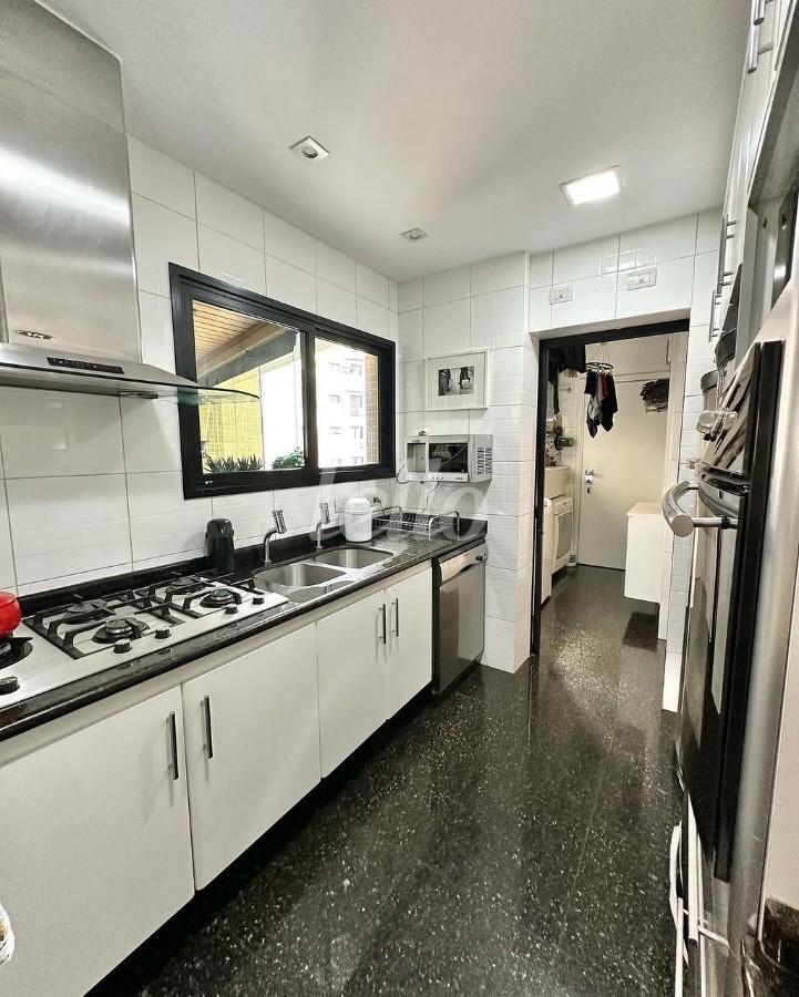 COZINHA de Apartamento à venda, Padrão com 200 m², 4 quartos e 5 vagas em Vila Gomes Cardim - São Paulo