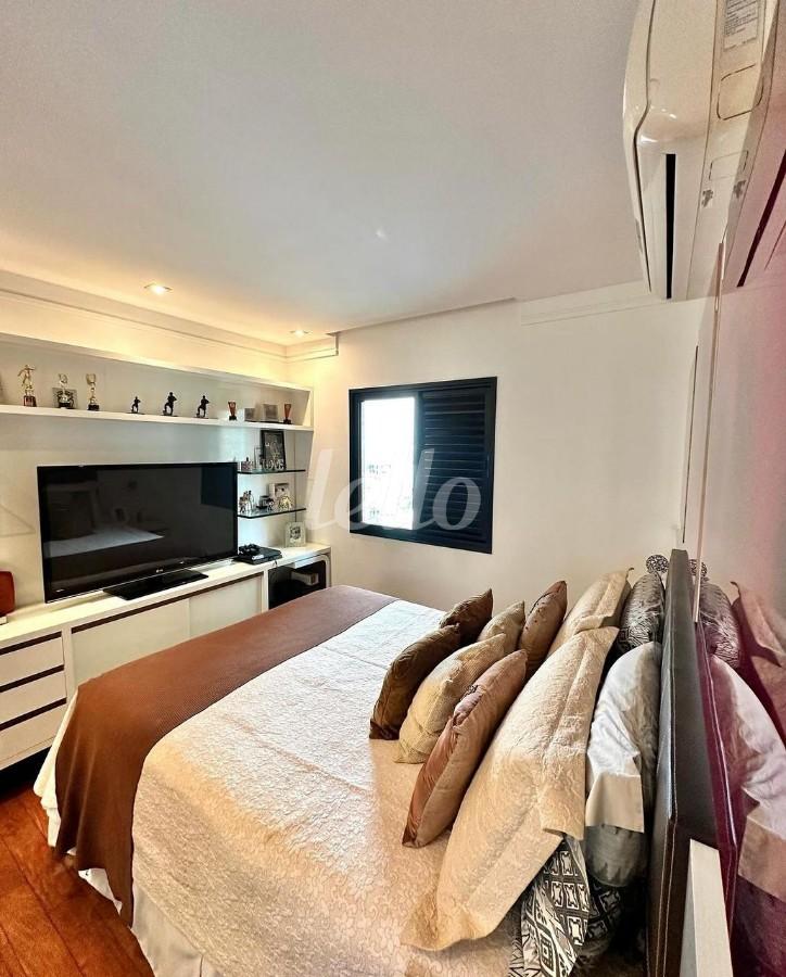 QUARTO de Apartamento à venda, Padrão com 200 m², 4 quartos e 5 vagas em Vila Gomes Cardim - São Paulo