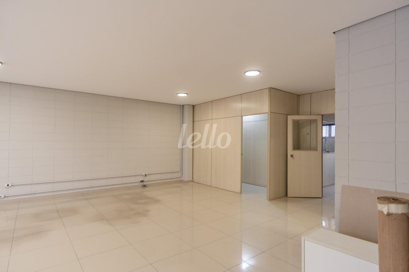 02SALAO_007 de Sala / Conjunto para alugar, Padrão com 140 m², e em Vila Invernada - São Paulo