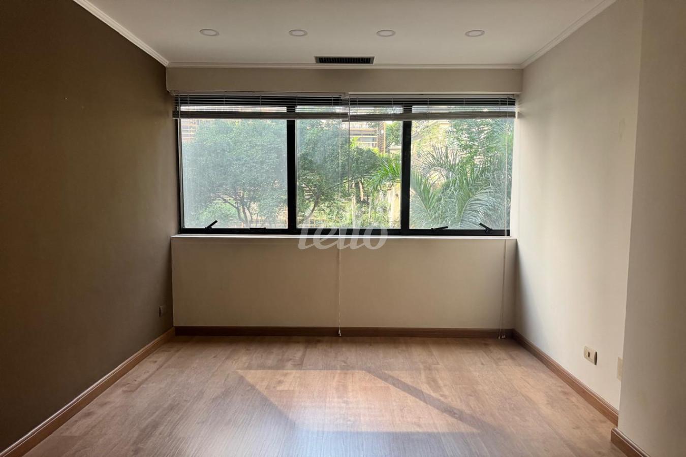 SALA de Sala / Conjunto à venda, Padrão com 54 m², e 2 vagas em Bela Vista - São Paulo