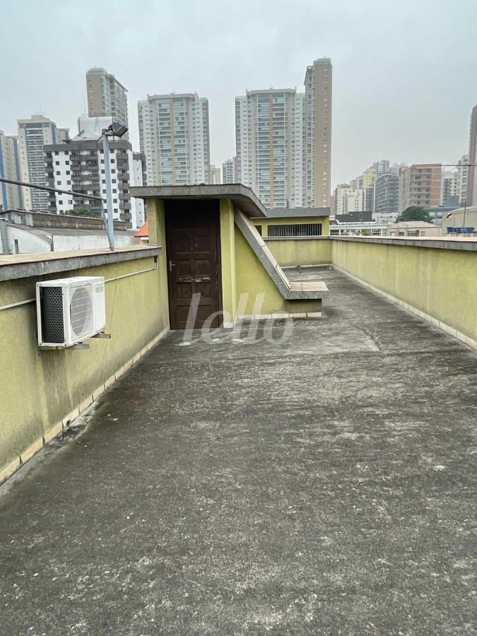 QUINTAL de Casa à venda, sobrado com 192 m², 4 quartos e 8 vagas em Vila Gomes Cardim - São Paulo