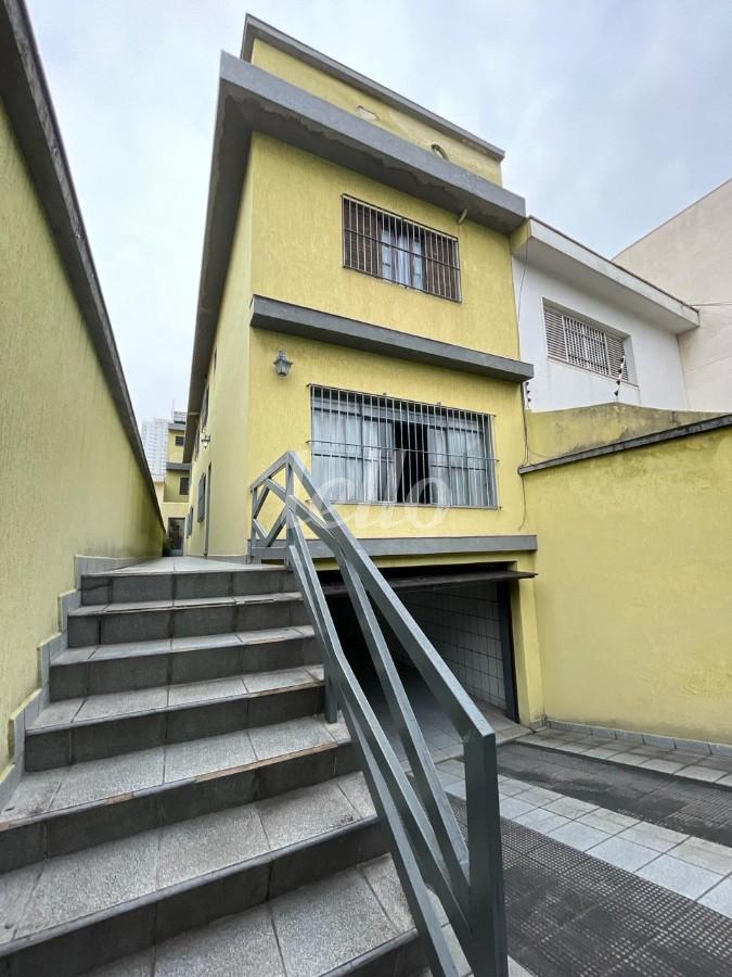 FACHADA de Casa à venda, sobrado com 192 m², 4 quartos e 8 vagas em Vila Gomes Cardim - São Paulo