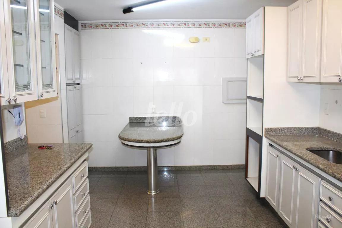 COZINHA de Apartamento para alugar, Padrão com 170 m², 3 quartos e 1 vaga em Perdizes - São Paulo