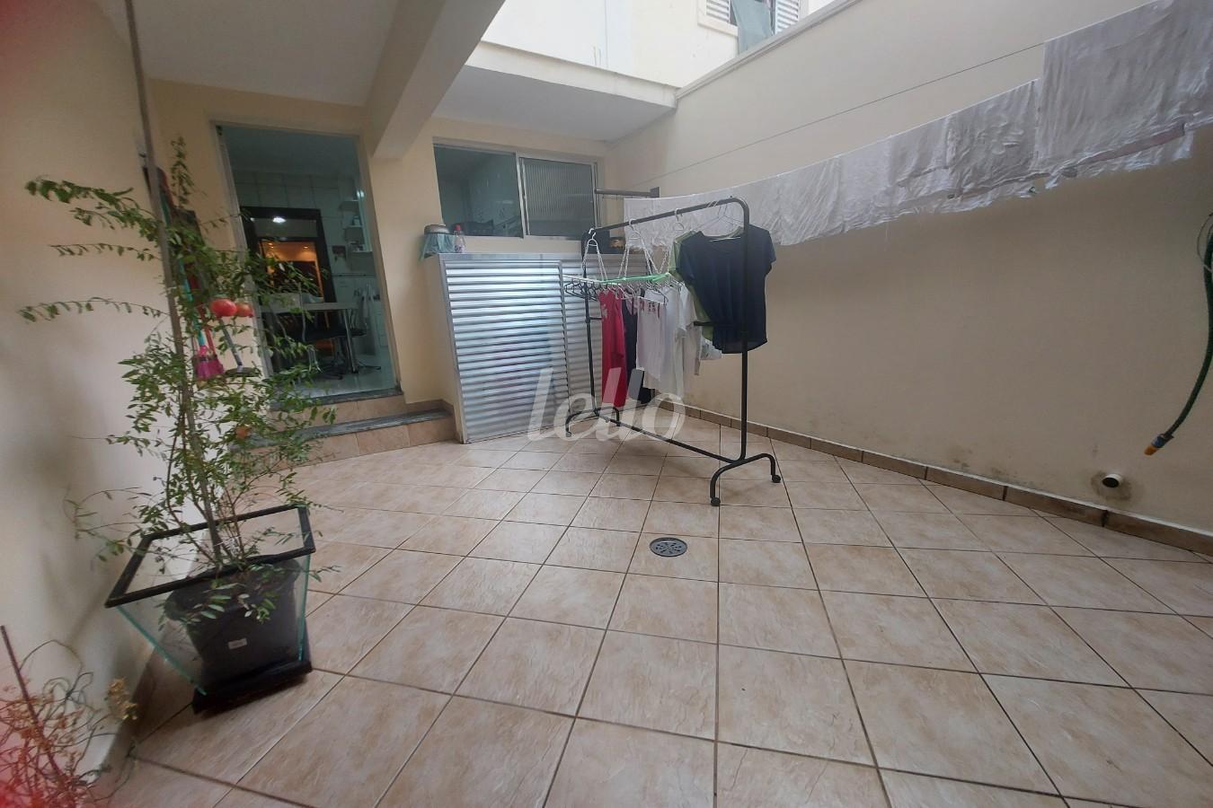 QUINTAL de Casa à venda, sobrado com 94 m², 3 quartos e 1 vaga em Vila Romero - São Paulo