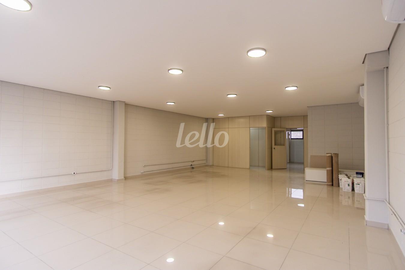 02SALAO_003 de Sala / Conjunto para alugar, Padrão com 140 m², e em Vila Invernada - São Paulo