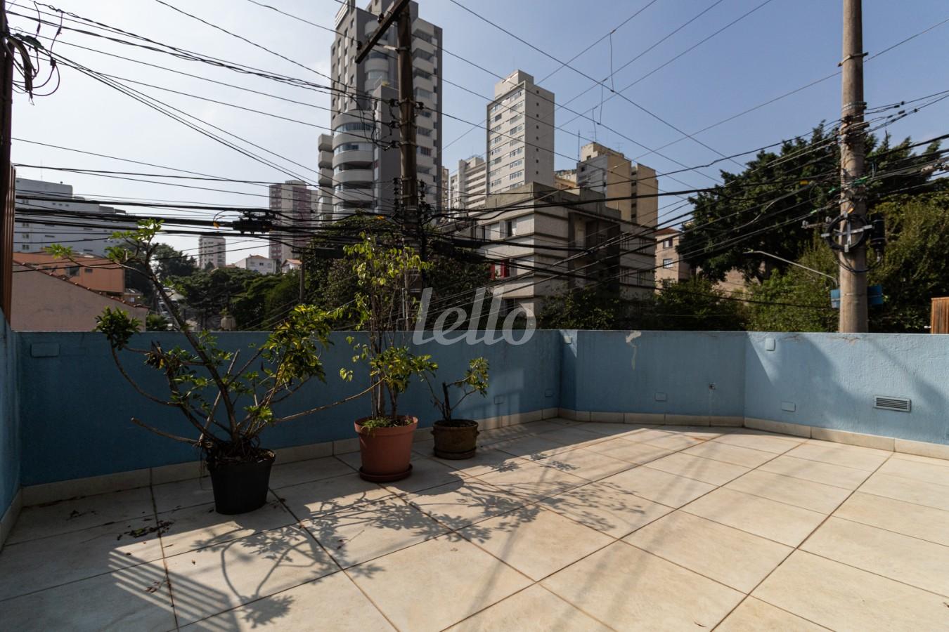 VARANDA de Casa para alugar, sobrado com 200 m², 3 quartos e 3 vagas em Sumaré - São Paulo