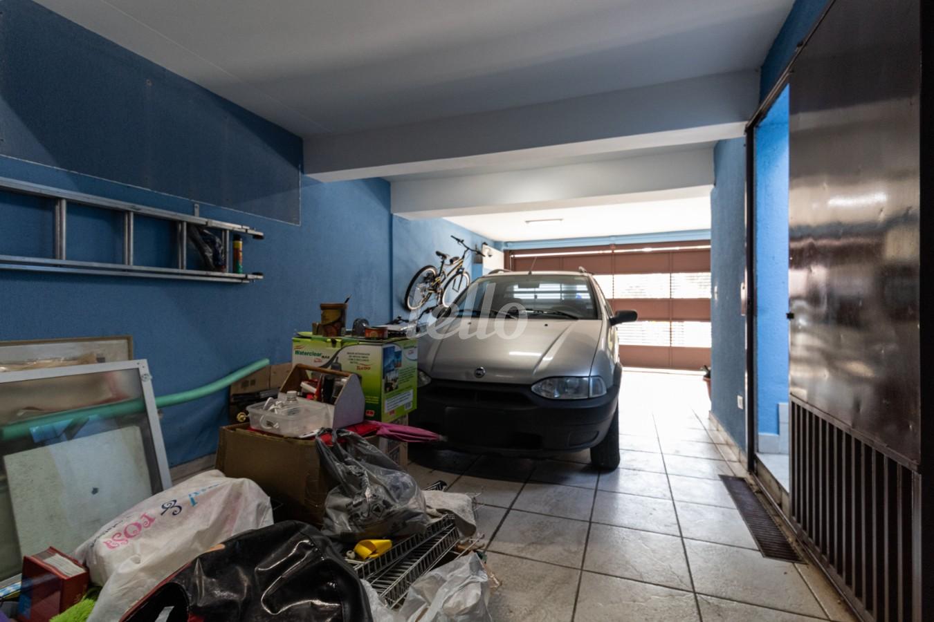 GARAGEM de Casa para alugar, sobrado com 200 m², 3 quartos e 3 vagas em Sumaré - São Paulo