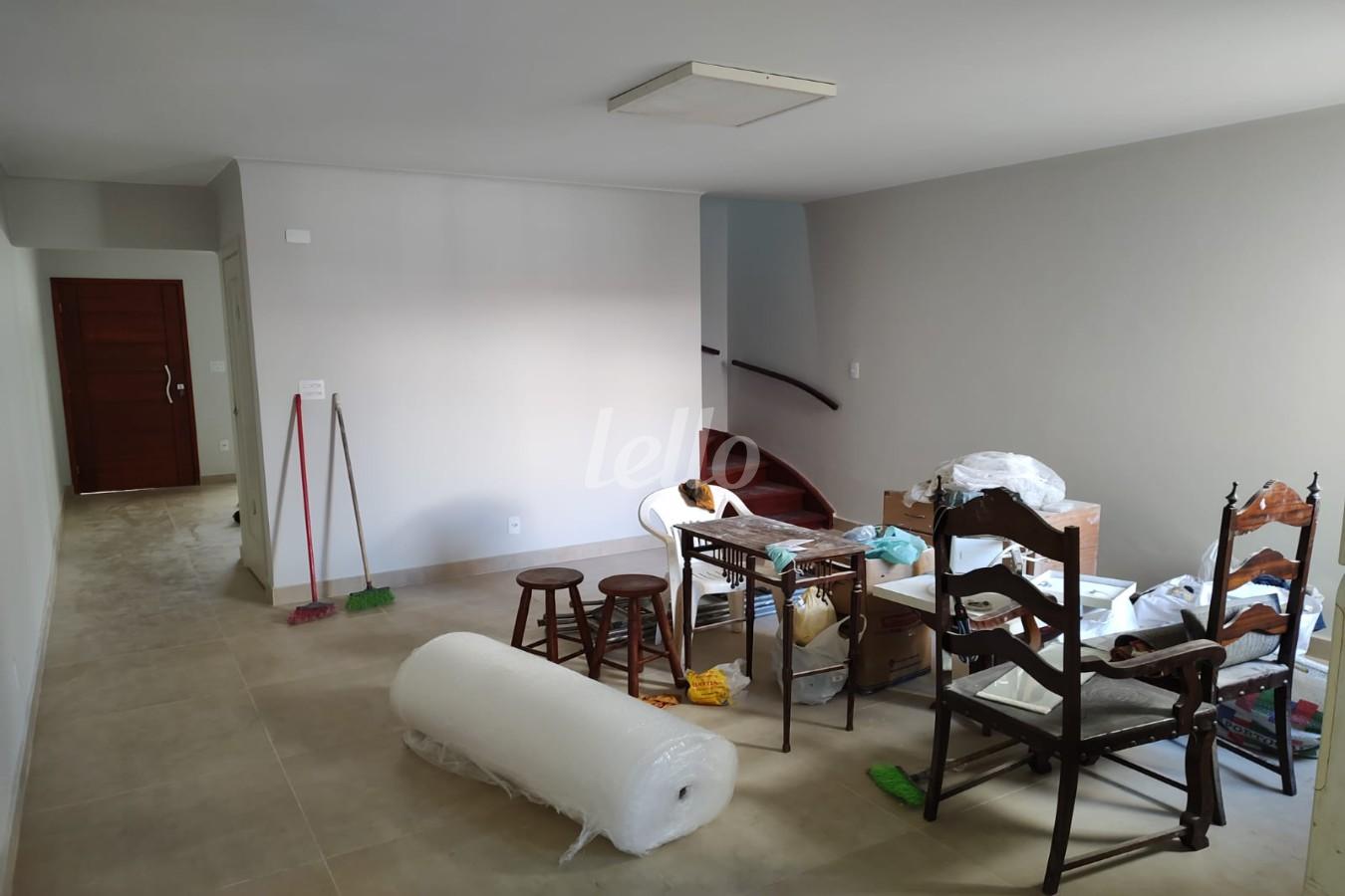 SALA de Casa à venda, sobrado com 270 m², 3 quartos e 2 vagas em Mirandopolis - São Paulo