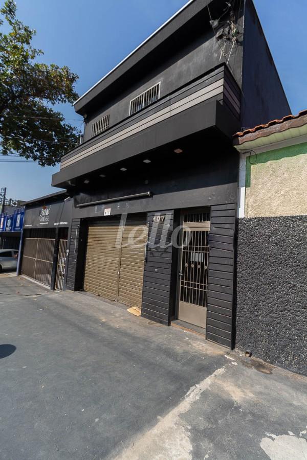 FACHADA de Casa para alugar, sobrado com 203 m², e em Água Rasa - São Paulo