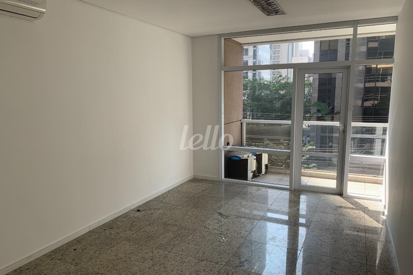 SALA de Sala / Conjunto à venda, Padrão com 42 m², e 1 vaga em Cidade Monções - São Paulo