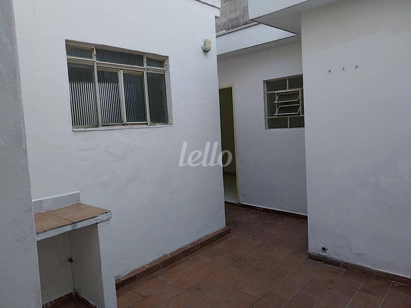 11-QUINTAL-002.JPG de Casa à venda, térrea com 80 m², 3 quartos e em Quarta Parada - São Paulo