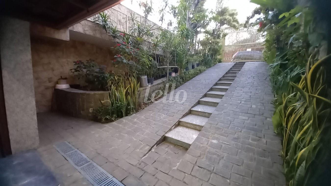 ENTRADA GARAGEM de Casa à venda, sobrado com 357 m², 3 quartos e 12 vagas em Vila Macedópolis - São Paulo