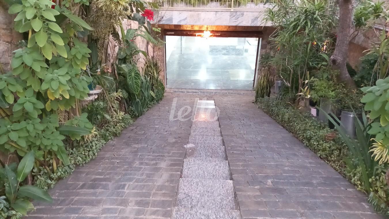 ENTRADA GARAGEM de Casa à venda, sobrado com 357 m², 3 quartos e 12 vagas em Vila Macedópolis - São Paulo