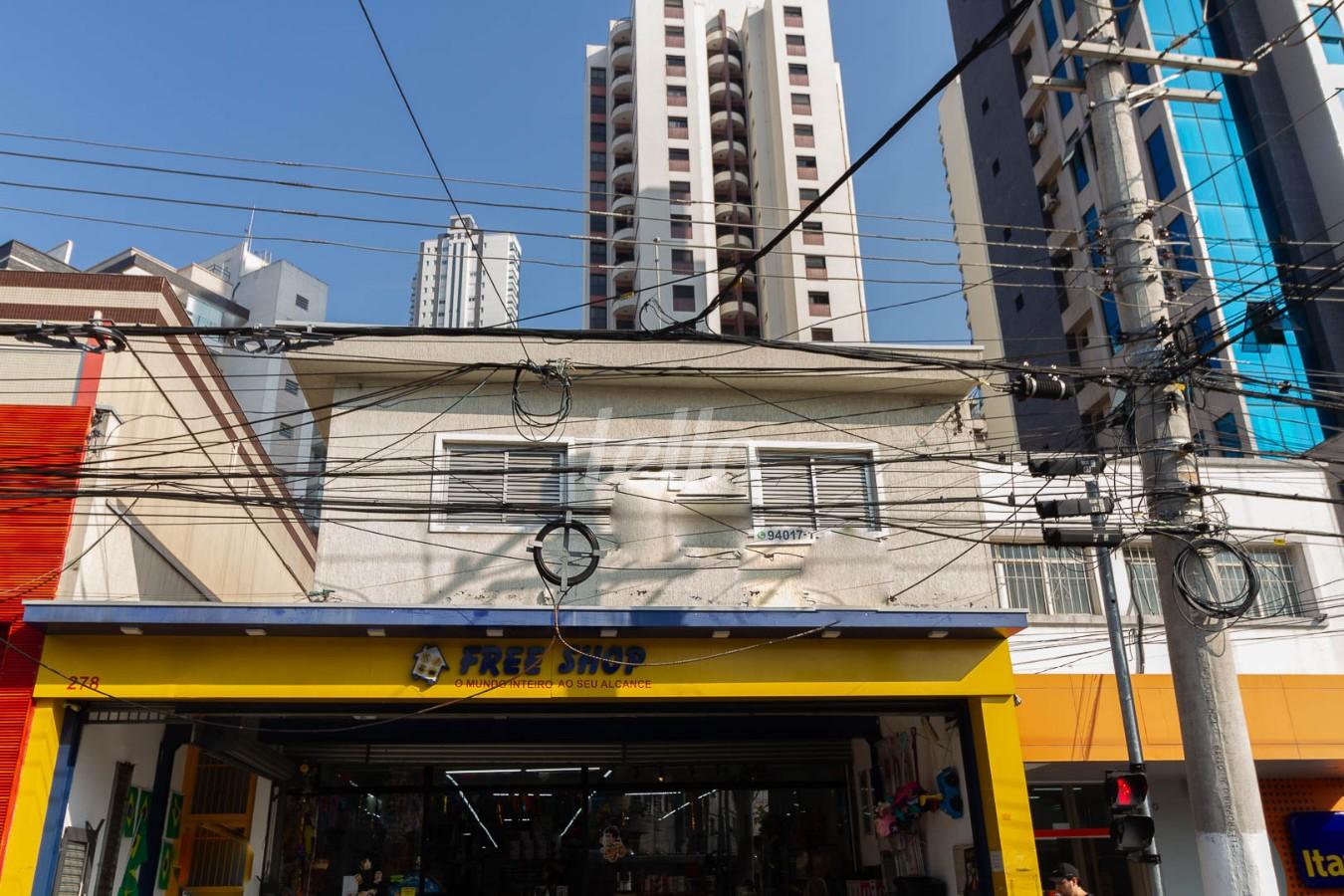 FACHADA de Casa para alugar, assobradada com 400 m², e em Vila Regente Feijó - São Paulo