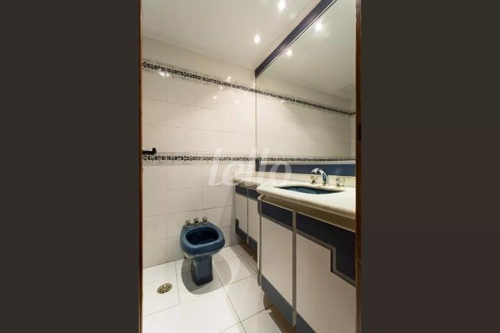 BANHEIRO DA SUITE 4 de Apartamento à venda, Padrão com 250 m², 4 quartos e 4 vagas em Planalto Paulista - São Paulo