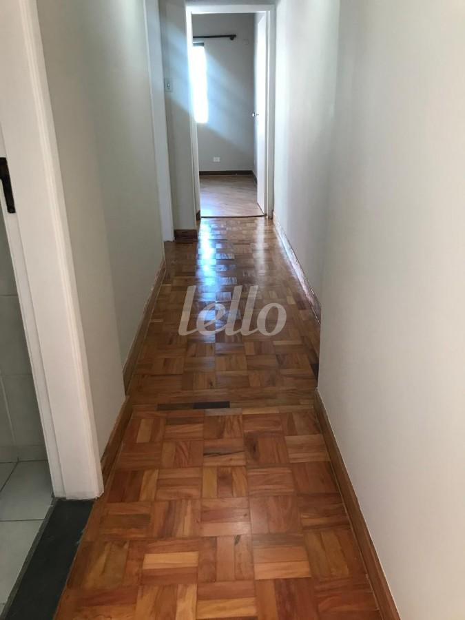 CORREDOR de Casa para alugar, sobrado com 120 m², 1 quarto e 2 vagas em Campo Belo - São Paulo