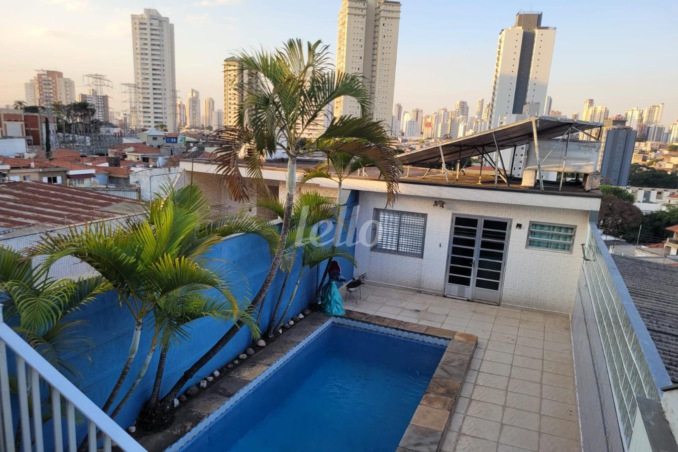 QUINTAL de Casa à venda, sobrado com 186 m², 3 quartos e 5 vagas em Vila Bertioga - São Paulo