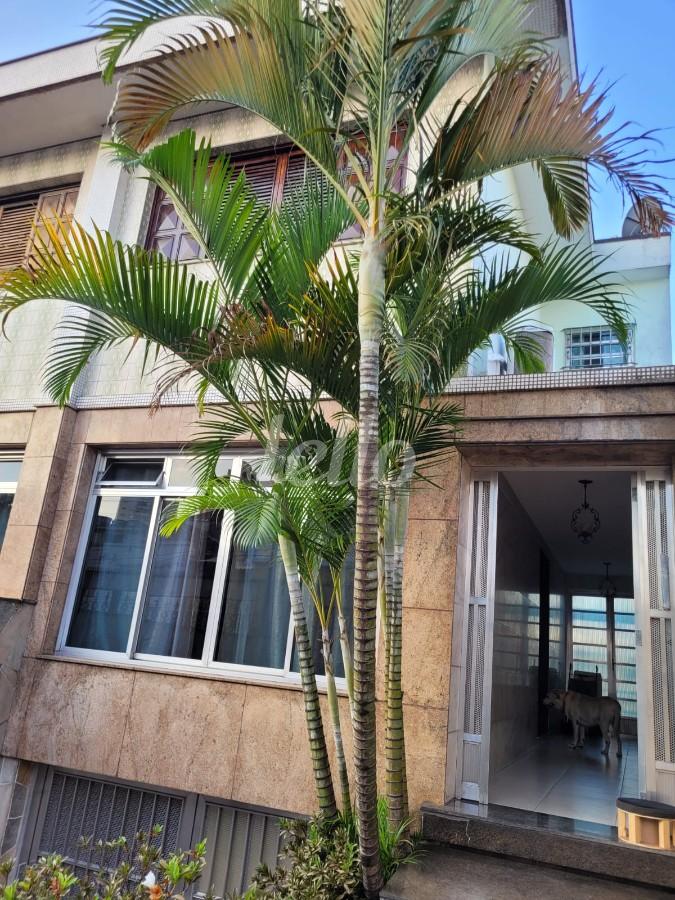 FRENTE de Casa à venda, sobrado com 186 m², 3 quartos e 5 vagas em Vila Bertioga - São Paulo