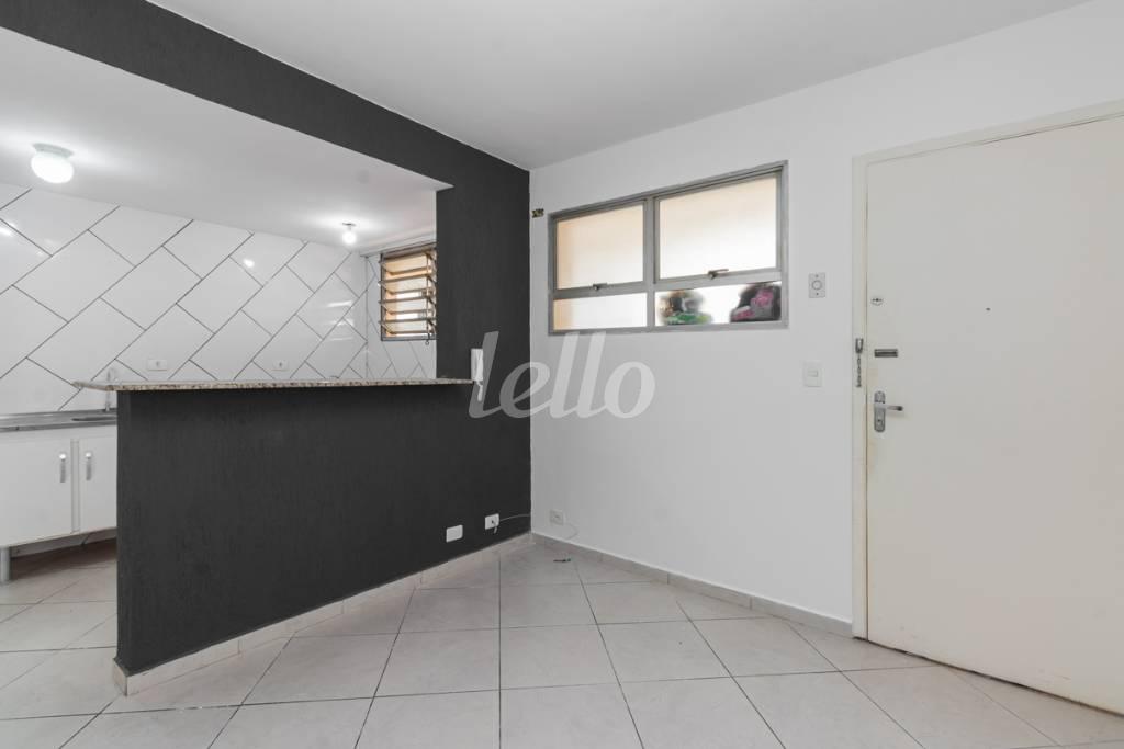 SALA de Apartamento para alugar, Padrão com 52 m², 1 quarto e 1 vaga em Sé - São Paulo