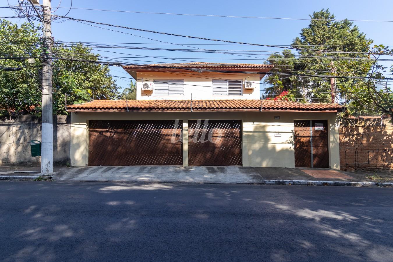 FACHADA de Casa à venda, sobrado com 220 m², 3 quartos e 3 vagas em Vila Cordeiro - São Paulo