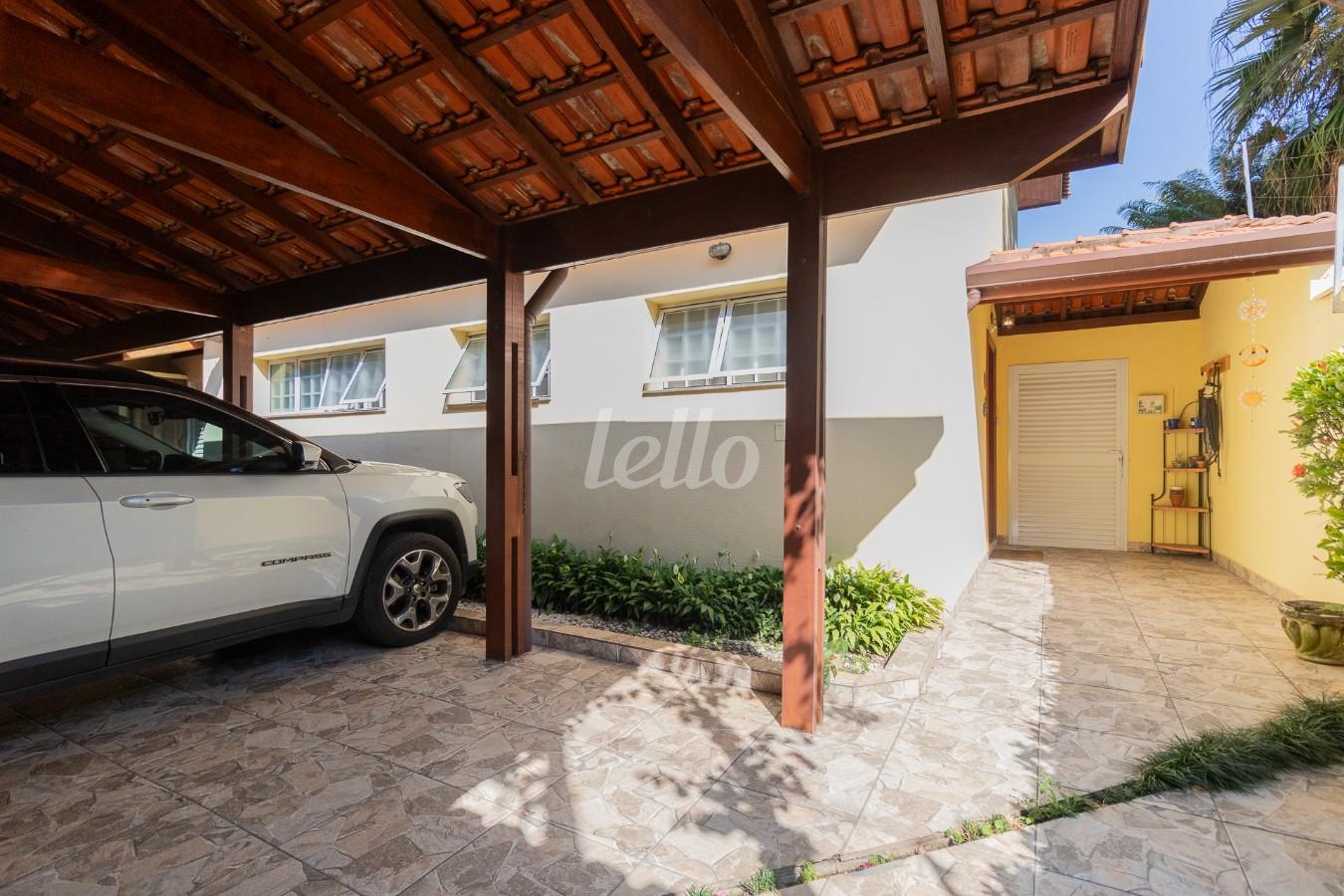 GARAGEM de Casa à venda, sobrado com 220 m², 3 quartos e 3 vagas em Vila Cordeiro - São Paulo