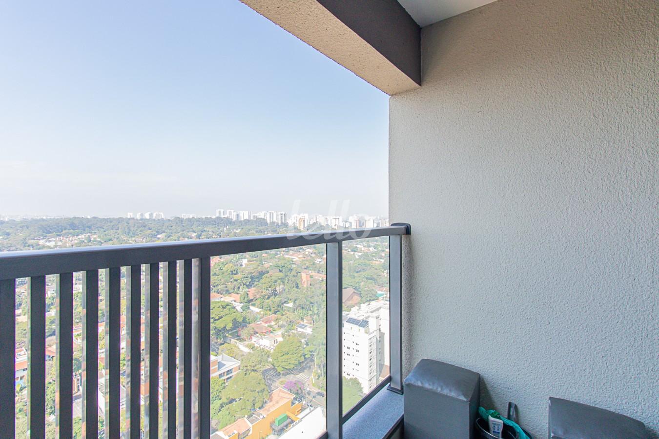 VARANDA de Apartamento para alugar, Padrão com 23 m², 1 quarto e em Santo Amaro - São Paulo