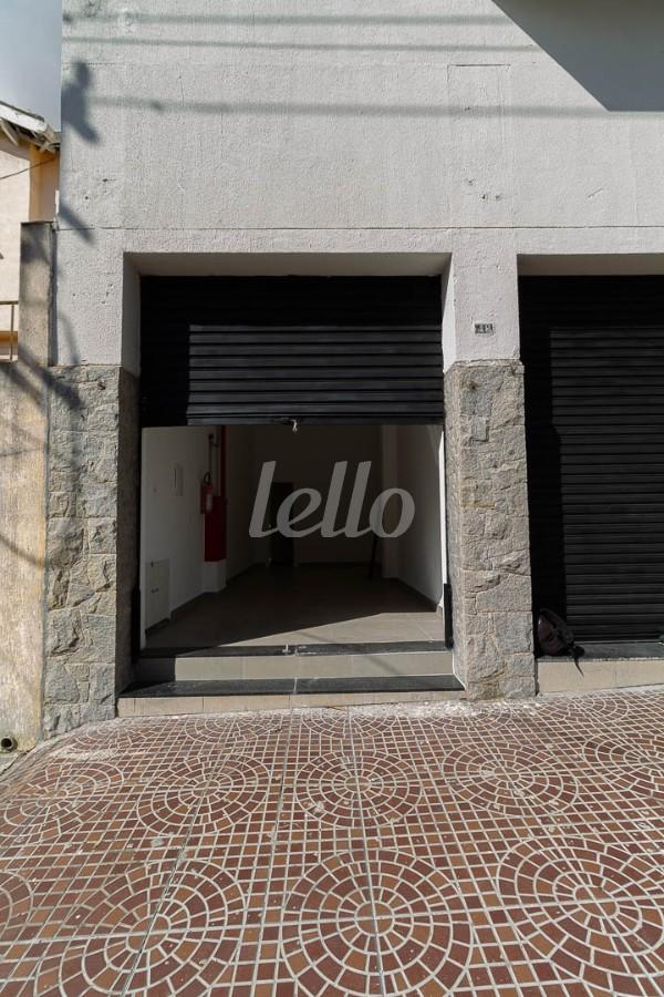 FACHADA de Salão para alugar, Padrão com 26 m², e em Vila Monumento - São Paulo