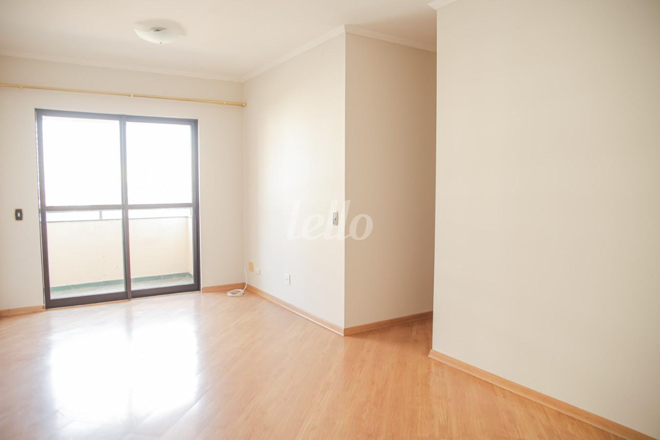 SALA de Apartamento para alugar, Padrão com 76 m², 3 quartos e 2 vagas em Vila Gumercindo - São Paulo